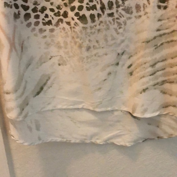 Size 2 Chico’s Floral Blouse, only worn once!! - Picture 4 of 5